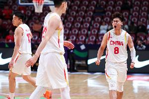 希望无大碍！赵睿半场三分2中2&amp;罚球2中2得到8分2助 拼至受伤离场